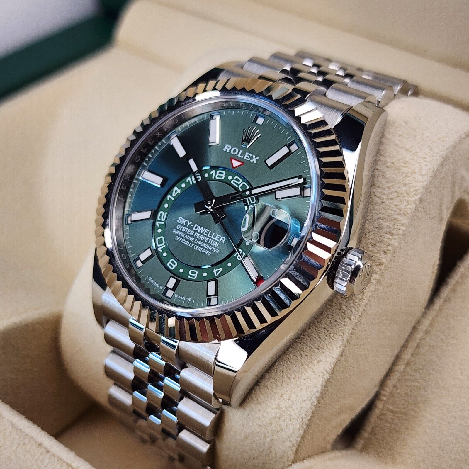 ROLEX SKY-DWELLER GREEN DIAL JUBILEE ساعة رولكس سكاي دويلر – قرص أخضر