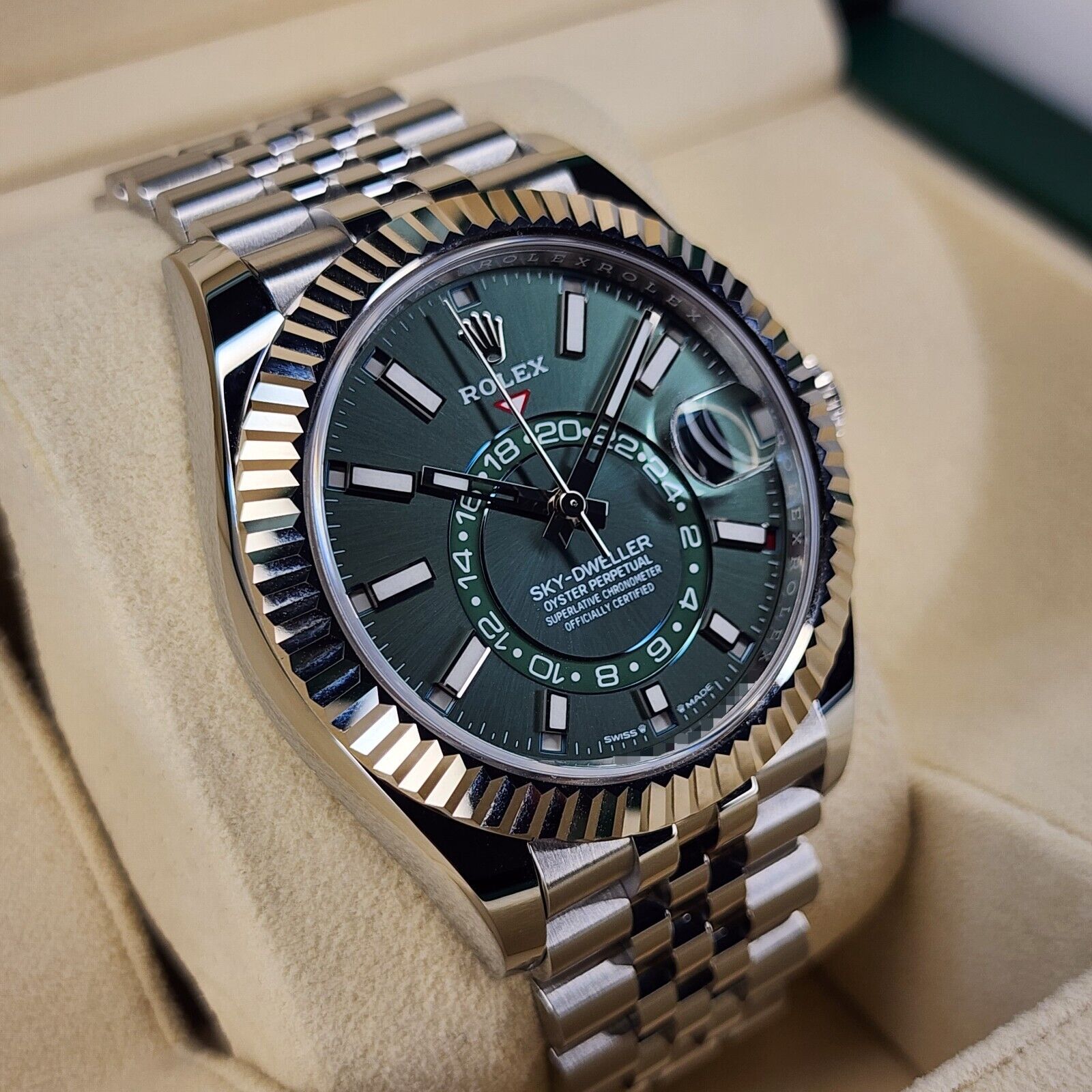 ROLEX SKY-DWELLER GREEN DIAL JUBILEE ساعة رولكس سكاي دويلر – قرص أخضر