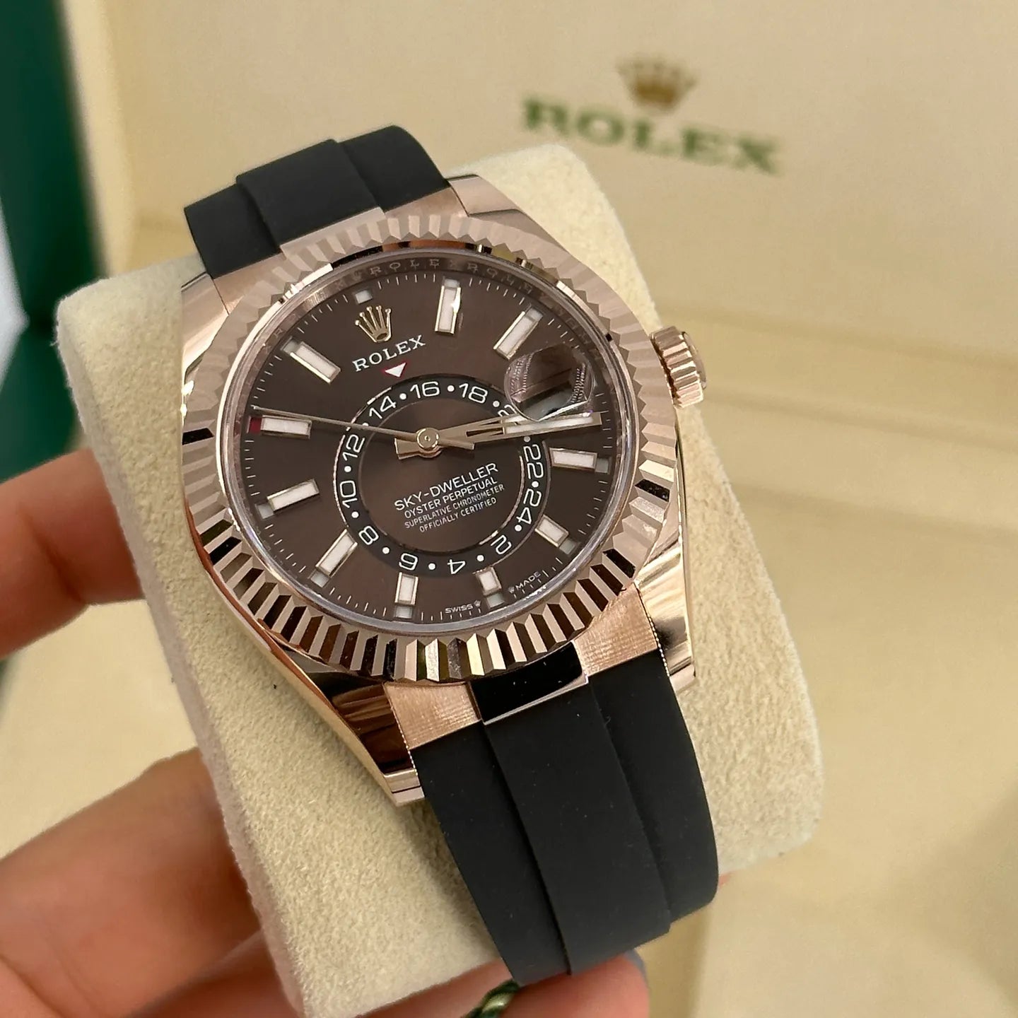 Rolex Sky-Dweller ساعة رولكس سكاي-دويلر