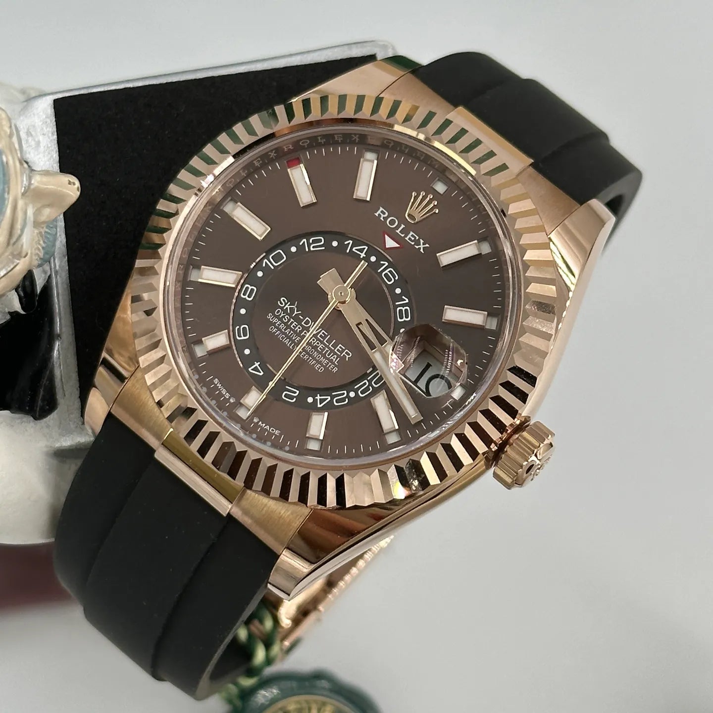 Rolex Sky-Dweller ساعة رولكس سكاي-دويلر