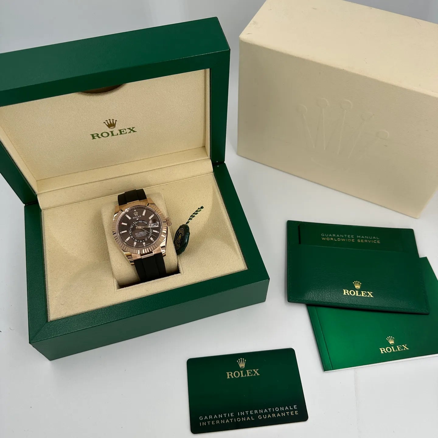 Rolex Sky-Dweller ساعة رولكس سكاي-دويلر