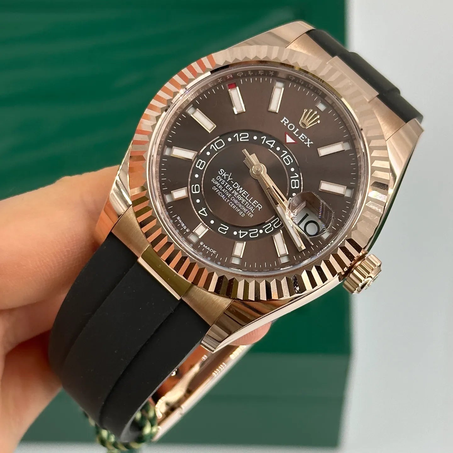 Rolex Sky-Dweller ساعة رولكس سكاي-دويلر
