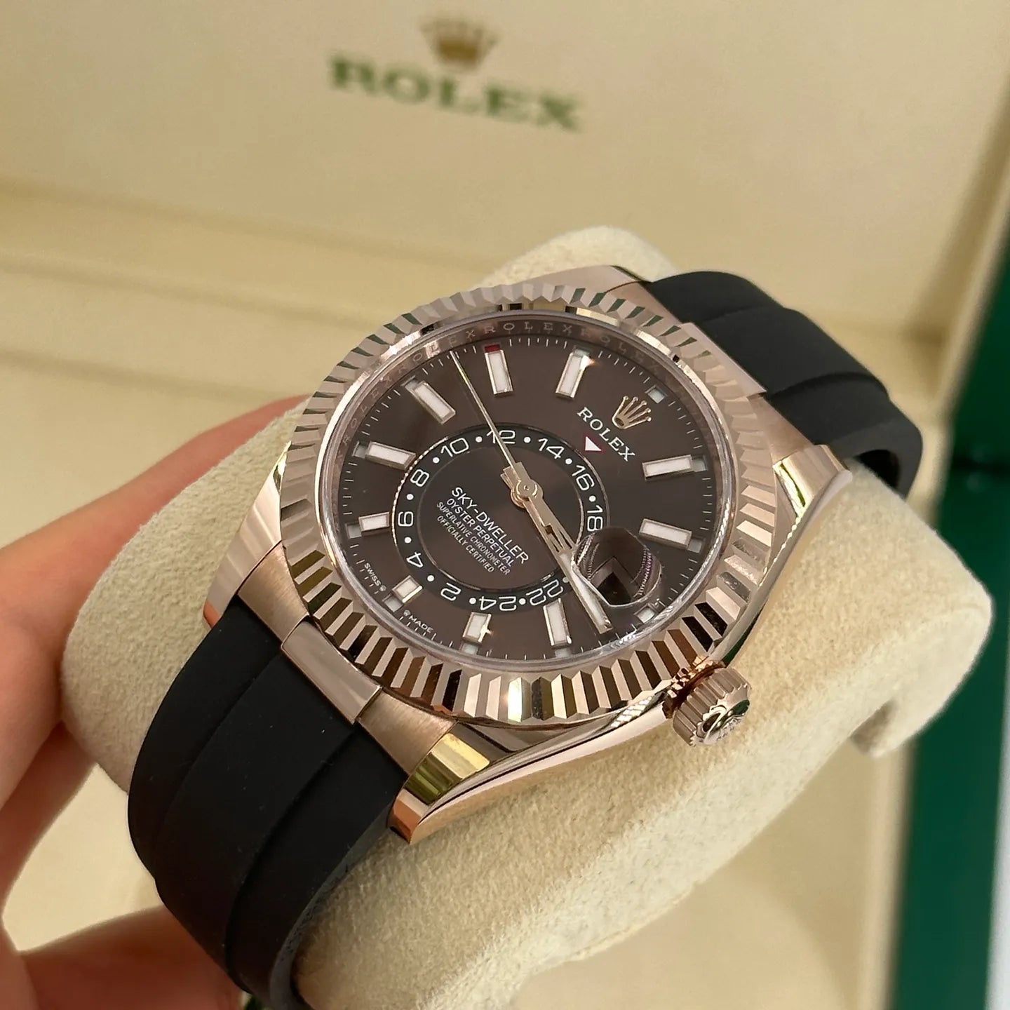 Rolex Sky-Dweller ساعة رولكس سكاي-دويلر